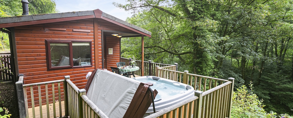 Riverside Hideaway: Our beautiful secluded hot tub lodge